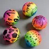 Pelota de Juguete de Dibujos Animados Arcoíris de PVC de 8.5 pulgadas, Balón de Voleibol Colorido Inflable Grande para Niños, Venta Caliente al Por Mayor en el Mercado Nocturno
