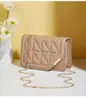 Bolsa Feminina Embossada 2025Nova Bolsa Simples Moda Bolsa de Ombro Exportação Pequena Bolsa Quadrada Estilo Coreano Bolsa com Corrente Agência Transfronteiriça