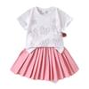 Traje de verano para niñas de estilo extranjero con camiseta de manga corta y falda plisada rosa, disponible en AliExpress entre Europa y Estados Unidos.