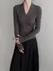 Camisa de Malha Gola V de Alta Qualidade para Mulheres, Outono e Inverno Aconchegante e Super Bonita Estilo Coreano Chic para o Início do Outono