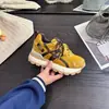 Tenis blancos súper populares para mujer, nuevo modelo otoño 2026, suela gruesa, que realzan la altura, adelgazantes, transpirables, zapatos casuales deportivos, zapatos de papá