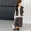 Conjunto de 3 peças outono 2026 para meninas, estilo coreano novo, colete com capuz de renda, calças largas e calças compridas.