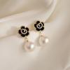 Aretes de Flor Rosa Negra con Aguja de Plata s925 Elegantes Aretes de Tuerca de Flor de Perla Elegantes Atmosféricos Aretes Colgantes de Pétalos de Aceite