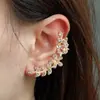 E13323 Moda Europea y Americana Personalizado Forma de C Exquisito Lujo Ligero Colgador de Oreja de Diamante Geometría Exagerada Nuevo Producto Clavo de Oreja Clip para Cartílago de la Oreja