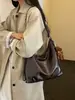 Bolso de hombro vintage nuevo transfronterizo 2026, bolso de mano de nicho de gran capacidad, bolso cruzado simple y elegante para el día a día