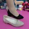 Zapatos de tacón grueso para mujer de mediana edad con pedrería y malla, Zapatos de madre de piel suave genuina, Sandalias huecas transpirables con punta y tacón grueso