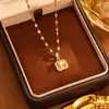 Collar Colgante Vintage Estilo Francés con Diamante Amarillo para Mujer, Lujo de Nicho con Sensación de Alta Gama, Acero de Titanio Que No Se Desvanece, Regalo para Novia o Mejor Amiga