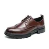 Sapatos masculinos de couro plus size transfronteiriços 2024 primavera e outono novos sapatos de couro negócios formal noivo sapatos de casamento 38-46