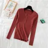 Camisa base branca de gola V para mulheres, novo estilo outono, suéter doce, modelagem justa, top de malha interno que valoriza o corpo para mulheres