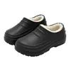 Nuevas pantuflas ligeras de EVA para invierno 2026 con suela felpuda y acolchada, diseño antideslizante y forro de felpa, adecuadas tanto para interiores como para exteriores, proporcionando comodidad
