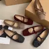 Sapatos de Lã Quadrados e de Boca Rasa para Mulheres 2026 Primavera e Verão Novos Estilo Coreano Laço Francês Sapatos Planos Mary Jane