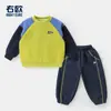 Conjunto de Sudadera y Pantalón de Chándal de Dos Piezas para Niño Estilo Europeo, Nuevo Modelo Otoño 2026, Ropa Infantil para Niños Pequeños, Estilos de Primavera y Otoño