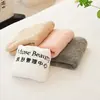 Toalha de salão de beleza conjunto de três peças toalha de banho fronha lençol capa de cama pano para cuidados com a pele touca para a cabeça absorvente logotipo