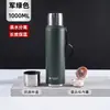 Copo Térmico Espesso de Aço Inoxidável com Grande Capacidade e Camada Dupla, Copo de Água Simples Estilo Executivo, Chaleira Portátil para Viagem com Separação de Chá e Água e Alça de Transporte