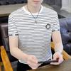 Camiseta de Manga Corta para Hombre Verano Nueva Elegante Cuello Redondo Rayas Horizontales Cuerpo Camiseta Tendencia Marca Top de Media Manga