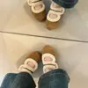 Zapatos Mary Jane esponjosos con hebilla estilo suave para mujer 2026 punta redonda suela suave forro de felpa cálidos antideslizantes para persona perezosa calzado exterior zapatos de algodón