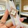Novo Estilo Trevo de Quatro Folhas Céu Estrelado Mostrador Cravejado com Diamantes Relógio Feminino Fashion Relógio de Quartzo com Três Ponteiros Relógio de Cerâmica Venda por Atacado