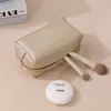 Bolsa de maquillaje cuadrada minimalista de color sólido, organizador de viaje de gran capacidad, bolsa de almacenamiento de alta gama, organizador ligero y lujoso para lápices labiales y cosméticos