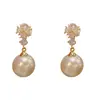 Pendientes de Perla con Pétalos de Zircón, Estilo Francés, Suaves y Versátiles, Exquisitos y Modernos, Lujo Ligero, Diseño Sencillo, Pendientes Adelgazantes para Mujer