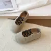 Zapatos Planos de Moda para Niñas Mary Jane de Piel Gamuzada 2026 Primavera y Otoño Nuevos Suela Suave Versátiles Estilo Ballet Tira Cruzada