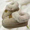 Botas de Neve com Solado Grosso Outono e Inverno 2025 Novas Acolchoadas Antiderrapantes Forradas com Lã Quentes Sapatos de Algodão Chinelos de Lã de Inverno para Casa
