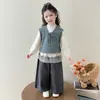 Traje de Niña Otoño 2026 Nuevo Estilo Coreano Bebé Deportivo Casual Elegante Chaleco de Cuadros Pantalones de Pierna Ancha Conjunto de Tres Piezas