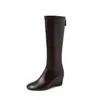 Botas de Caballero Adelgazantes para Aumentar la Altura 7cm Persona Baja Otoño/Invierno 2026 Nuevas Punta Redonda Tacón Plano Cuña Cremallera Trasera Botas Largas