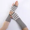Liquidación Procesamiento otoño e invierno Nuevo fino a rayas combinación de colores moda cálido guantes sin dedos hombre y mujer guantes de punto de medio dedo