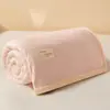 Manta de leche de invierno de forro polar, doble cara engrosada para abrigar, adecuada para otoño e invierno, manta pequeña de forro polar de coral para siestas en la oficina