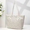 2026 Nueva Bolso de Mano de Moda Triangular Estampado, Elegante Tejido en Relieve Gran Capacidad con Cremallera Bolso de Mano al por Mayor