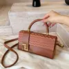 Bolso pequeño cuadrado de alta costura modelo 2026 nuevo bolso casual simple para mujer bolso de hombro cruzado moderno para ir al trabajo y llevar en la mano