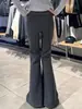 Calça Esportiva Flare Cinza Carvão para Mulheres, Nova Calça Bootcut Emagrecedora de Cintura Alta para Figuras Baixas, com Efeito Drapeado e Leve Flare Calça de Moletom