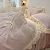 Estilo Renda Estilo Princesa Esculpido Leite Fleece Conjunto de Quatro Peças Totalmente Fosco Espessado Quente Adicionado Capa de Edredom Fleece Estilo Creme Lençol de Cama