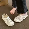 Sandálias de amarrar de verão, novo estilo versátil, sapatos baixos de uso duplo para mulheres, sapatos respiráveis estilo japonês, vazados, com sola macia, atacado