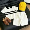 Estilo Coreano para Niños Verano 2026 Nuevo Blanco Bordado Rayas Cuello Polo Manga Corta Camisa de Punto Pantalones Cortos Casuales para Niños