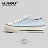 Tênis Globais de Lona Azul Claro para Mulheres 2026 Verão Novos Tênis Casuais de Cano Baixo Slip-On Estudante Sapatos Casuais Femininos