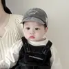 Boné de Baseball Infantil com Bordado de Letra Fofa, Adequado para Meninos e Meninas na Primavera e Outono, Boné de Algodão Casual Versátil para Bebês