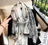 Cachecol popular de algodão e linho Dongdaemun da Coreia do Sul 2022 para mulheres outono e inverno Novo cachecol versátil quente da moda com letra H