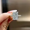 Bestseller transfronterizo: Anillo de zirconita extragrande microincrustado europeo y americano, moderno y lujoso, un regalo para mujeres para compromiso o matrimonio