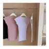 Tejido de punto rosa con cuello en U y manga corta para mujer, estilo coreano de verano, diseño de alta gama, top adelgazante de cuello bajo para clavícula.