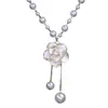 Collar de Perlas de Camelia que Gotea Aceite Nueva Moda para Mujer Exquisita Cadena Larga para Suéter Colgante Versátil de Ropa de Alta Gama
