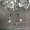 Pulseira da Sorte Trevo de Quatro Folhas Pulseira Flor da Sorte para Mulheres Cinco Flores Joias de Luxo Leve Pulseira em Camadas de Alto Padrão