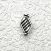 Accesorios de aleación de plata Xizang vintage exclusivos transfronterizos para manualidades Colgante de collar de palma europeo y americano Accesorios de joyería al por mayor