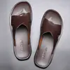 Sandalias para hombre, zapatos de talla grande para hombre para comercio electrónico transfronterizo, zapatos casuales de verano para exteriores y playa, pantuflas de cuero para interior para hombre, en stock y personalizables