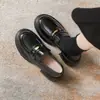 Sapatos Pequenos de Couro com Solado Macio Estilo Britânico para Mulheres 2026 Nova Primavera Slip-On Flats de Salto Grosso Moedas de Ouro Pequenas Versátil
