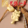 Colgante de Gato Yuanbao de Sándalo Amarillo Tallado Artesanalmente con Borla Colgante para Bolso de Pareja Llavero Lindo de Dibujos Animados