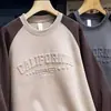 Moletom Crew Neck com Estampa de Letras Novo Design Outono 2026 para Homens, Caimento Solto, Tamanho Grande, Estilo Retro Americano, Manga Longa Color Block
