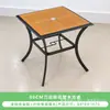 Conjunto Personalizado de Mesa e Quatro Cadeiras com Estrutura Simples de Liga de Alumínio Preta e Madeira Plástica na Cor Teak para Uso Externo em Cafés