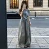 Impresionante atuendo estilo coreano, un conjunto completo del nuevo modelo 2026, camiseta a rayas de manga corta sin hombros para mujer, conjunto de pantalones anchos de verano