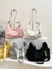 2026 Nueva Bolsa de Bolas de Masa de Tela de Nylon de Gran Capacidad para Mujeres, Bolso Cruzado de Hombro Versátil de Estilo Deportivo Casual de Nicho